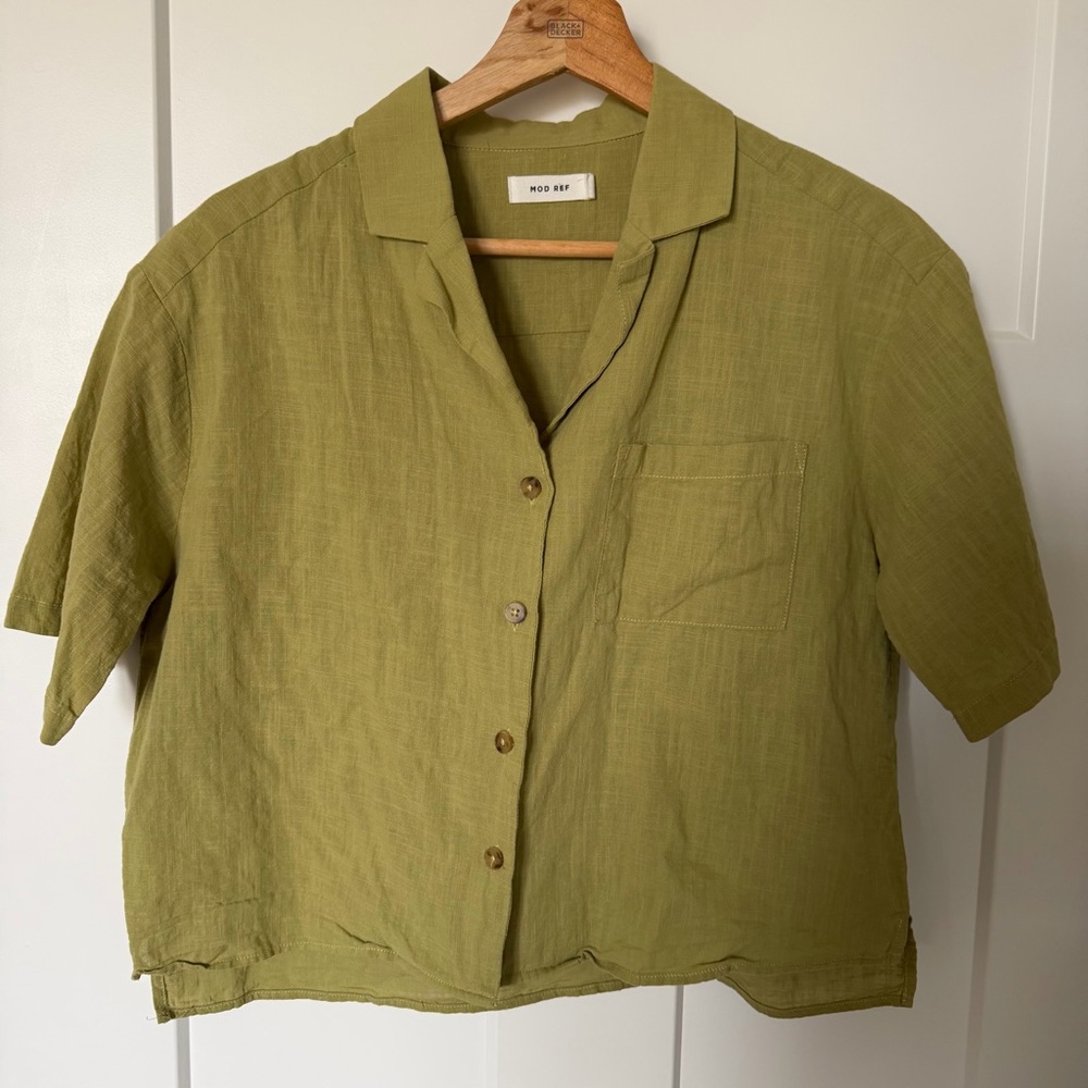 Mod Ref Green Cropped Button Down Shirt Medium Co… - image 1